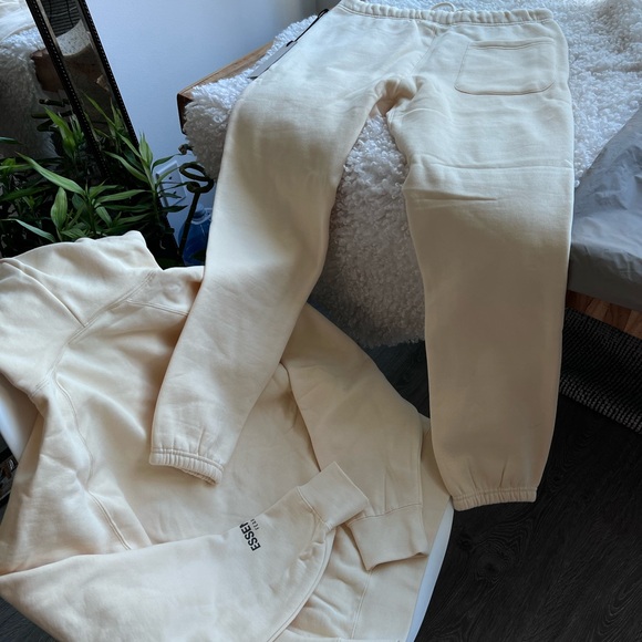 ☁️Authentic Fear of God Essentials Cream Hoodie - Picture 13 of 17